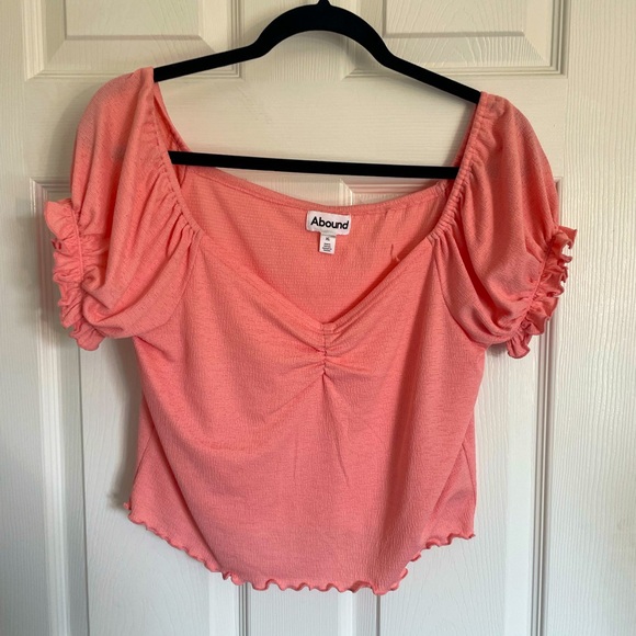Abound Tops - Abound pink short sleeve crop top